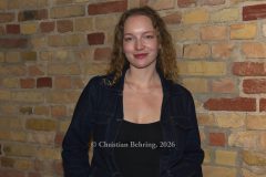 Regisseurin Zinnini Elkington, "NACHBEBEN" (Kinostart: 07.05.2026),  Photo Call zur Berlin-Premiere, Kino in der Kulturbrauerei, Berlin, 22.04.2026