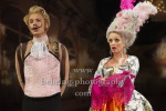 Anna Thalbach, Max von Pufendorf, "MARIE-ANTOINETTE oder Kuchen für alle!", Fotoprobe am 27.10.22 in der Komödie am Kurfürstendamm im Schiller Theater, Premiere am 31.10.2022