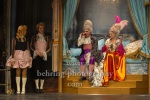 Annika Kuhl, Max von Pufendorf, Alexander Simon, Anna Thalbach, "MARIE-ANTOINETTE oder Kuchen für alle!", Fotoprobe am 27.10.22 in der Komödie am Kurfürstendamm im Schiller Theater, Premiere am 31.10.2022