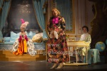 Anna Thalbach, Max von Pufendorf und Philipp Haagen, "MARIE-ANTOINETTE oder Kuchen für alle!", Fotoprobe am 27.10.22 in der Komödie am Kurfürstendamm im Schiller Theater, Premiere am 31.10.2022