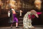 Anna Thalbach, Alexander Simon, "MARIE-ANTOINETTE oder Kuchen für alle!", Fotoprobe am 27.10.22 in der Komödie am Kurfürstendamm im Schiller Theater, Premiere am 31.10.2022