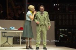 Maria-Danae Bansen (Marghueritta Kulicke), Thorsten Merten (Robert Kuckuck), "MESSESCHLAGER GISELA", Komische Oper im Zelt am Roten Rathaus, Berlin, Premiere: 08.06.2024