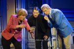 Christoph Marti (Angela Merkel, Tobias Bonn (Joachim Sauer),Matthias Britschgi (Personenschützer), Winnie Böwe (Alexa / Angela Kessler), Max Gretsch (Philipp / Kommissar / Investor), Lilian Naef (Katharina / Pahologin), Adusat Semenitschi, Ida Dobrenz, "MISS MERKEL - Mord in der Uckermark", Fotoprobe in der Komödie am Kurfürstendamm im Ernst-Reuter-Saal, Berlin, Premiere am 21.09.2025