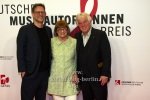 Preisträger Rolf Zuckowski mit Frau und Sohn Ali, "Deutscher Musikautorenpreis 2024", Roter Teppich zur Preisverleihung, Ritz Carlton, Berlin, 08.02.2024