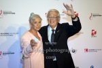 Dieter Thomas Heck (mit Verband an rechter Hand) und Frau Ragnhild, "Deutscher Musikautorenpreis 2015", Photocall im Hotel Ritz Carlton,  am 21.05.2015 in Berlin, Germany [POP-EYE uebernimmt keine Haftung bei einer evtl. Verletzung Rechte Dritter! Weitergabe an Dritte nicht erlaubt. Das Foto ist ein Lichtbildwerk i.S.v. Paragraph 2 Absatz 1 Ziffer 5 UrhRG, Es gelten unsere AGB. Nur redaktionelle Nutzung, Nutzung Honorar-& MwSt. pflichtig! Geschäftsbedingungen des Bestellers, die von diesen AGB abweichen, werden nicht anerkannt und auch dann nicht Vertragsinhalt,wenn ihnen nicht ausdrücklich widersprochen worden ist!  POP-EYE, Brigitte Heinrich, www.POP-EYE.de]