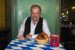 Harold Faltermeyer (Komponist), "OKTOBERFEST.The Musical. Beinah wahr..." (Premiere: 08.07.2024), Photocall, Bayrische Brotzeit im Bruckner-Foyer des Renaissance Theater, Berlin, 07.06.2024