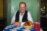 Harold Faltermeyer (Komponist), "OKTOBERFEST.The Musical. Beinah wahr..." (Premiere: 08.07.2024), Photocall, Bayrische Brotzeit im Bruckner-Foyer des Renaissance Theater, Berlin, 07.06.2024