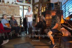 Dirk Mahlstedt (Label "Kuenstlerhafen"), Wolfgang Martin, Rainer Oleak, "Rainer Oleak spielt Holger Biege", Live-Präsentation des Albums mit Rainer Oleak, Wolfgang Martin (Moderator) und Gerd-Christian (Bruder von Holger Biege) im Studio von Rainer Oleak, der "Tonscheune Oleak", Dahlwitz-Hoppegarten, 17.08.2022