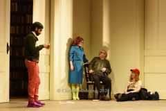 Joachim Krol (Wolfgang), Katharine Mehrling (Sophia), Christin Nichols (Helena), Tanju Bilir (Jonas), "Sophia oder das Emde der Humanisten", Deutsche Erstaufführung, Fotoprobe am 11.03.2026 im Renaissance Theater, Berlin, Premiere am 15.03.2026