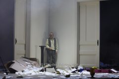 Joachim Krol (Wolfgang), "Sophia oder das Emde der Humanisten", Deutsche Erstaufführung, Fotoprobe am 11.03.2026 im Renaissance Theater, Berlin, Premiere am 15.03.2026