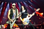 "SCORPIONS", Rudolf Schenker (g), Pawel Maciwoda (bg), "50th Anniversary-Welttournee", Konzert in der Mercedes-Benz-Arena in Berlin, 02.12.2016 [Photo: Christian Behring]