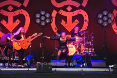 Uwe Hassbecker, Julia Neigel, "SILLY mit Julia Neigel und Very Special Guest Toni Krahl", Konzert im Rahmen der "elektroAkustik – Open Air Tour" im Waschhaus - Open Air in Potsdam am 17.07.2026