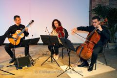 Salvatore Seminara (Gitarre), Maria Ronchini (Viola), Pierluigi Ruggiero (Cello, Künstlerischer Leiter), "La musica italiana - 200 Jahre Leidenschaft und Sehnsucht mit dem Ensemble SineQuaNon Berlin", Photo Call zu den Konzerten am 09. + 10.05.2026 im Kühlhaus Berlin und im Konzerthaus Am Gendarmenmarkt, Berlin, 09.05.2026