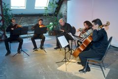 Sebestyen Sztathatosz (Geige), Timotej Willewaldt (Geige),Claudio Mansutti (Klarinette), Maria Ronchini (Viola), Pierluigi Ruggiero (Cello, Künstlerischer Leiter), "La musica italiana - 200 Jahre Leidenschaft und Sehnsucht mit dem Ensemble SineQuaNon Berlin", Photo Call zu den Konzerten am 09. + 10.05.2026 im Kühlhaus Berlin und im Konzerthaus Am Gendarmenmarkt, Berlin, 09.05.2026