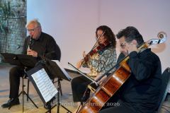 Claudio Mansutti (Klarinette), Maria Ronchini (Viola), Pierluigi Ruggiero (Cello, Künstlerischer Leiter), "La musica italiana - 200 Jahre Leidenschaft und Sehnsucht mit dem Ensemble SineQuaNon Berlin", Photo Call zu den Konzerten am 09. + 10.05.2026 im Kühlhaus Berlin und im Konzerthaus Am Gendarmenmarkt, Berlin, 09.05.2026