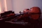 Die Instrumente von Sebastyen Sztathatosz (Violine), Pierluigi Ruggiero (Violoncello), Cyprien Katsaris (Klavier), Alfredo Zamarra (Viola), "SineQuaNon Berlin & Cyprien Katsaris", Photo Call zum Konzert am 30.05.2025 im Konzerthaus Am Gendarmenmarkt, Berlin, 29.05.2025