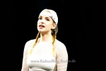 Sina Martens, "SPIELERFRAUEN" (Regie: Lena Brasch), Fotoprobe am 07.05.2024 im Berliner Ensemble, Berlin, Premiere / Uraufführung: 09.05.2024