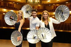 "STOMP trifft Berlin", Jessica Ginkel, Aram Arami und Caroline Beil lernen die Kunst der Perkussion, Photocall in der Staatsoper, Berlin, am 06.07.2026 anlässlich des Gastspiels vom 14. - 19.07.2026