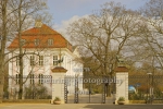 Tierpark Berlin in Friedrichsfelde, Eingang vor dem Schloss Freidrichsfelde, "STADTANSICHTEN", Berlin, 03.04.2020