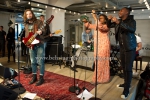 "Welshly Arms", Sam Getz (Gitarre/Gesang), Brett Lindemann (Keys), Jimmy Weaver (Bass), Mikey Gould (Drums) sowie Bri und Jon Bryant (Background Vocals), Kurz-Konzert im Foyer, Universal Music, Berlin, 27.03.2017 (Photo: Christian Behring)