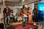 "Welshly Arms", Sam Getz (Gitarre/Gesang), Brett Lindemann (Keys), Jimmy Weaver (Bass), Mikey Gould (Drums) sowie Bri und Jon Bryant (Background Vocals), Kurz-Konzert im Foyer, Universal Music, Berlin, 27.03.2017 (Photo: Christian Behring)