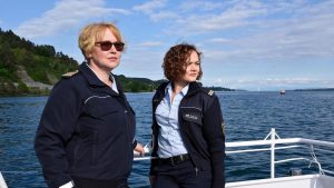 WaPo Bodensee, nele-fehrenbach-und-julia-demmler-beobachten-aus-der-ferne-ihren-neuen-kollegen-jako-folge-25-100__v-varxl_57aafc