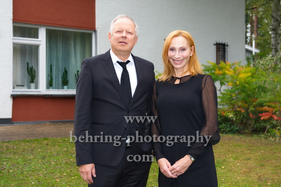 Familie Bundschuh - Ihr seid natuerlich eingeladen, Andrea Sawatzki und Axel Milberg, Photo Call am Set "Haus Bundschuh", Berlin, 10.10.2017,