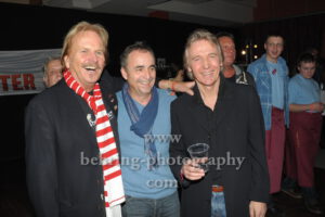 Frank Zander, Juergen Karney, Muck, FRANK ZANDERS WEIHNACHTSFEIER FUER OBDACHLOSE im Estrel Convention Center [POP-EYE uebernimmt keine Haftung bei einer evtl. Verletzung Rechte Dritter! Weitergabe an Dritte nicht erlaubt. Das Foto ist ein Lichtbildwerk i.S.v. Paragraph 2 Absatz 1 Ziffer 5 UrhRG, Es gelten unsere AGB, s.a. die besonderen Hinweise, Nur redaktionelle Nutzung, Nutzung Honorar-& MwSt.