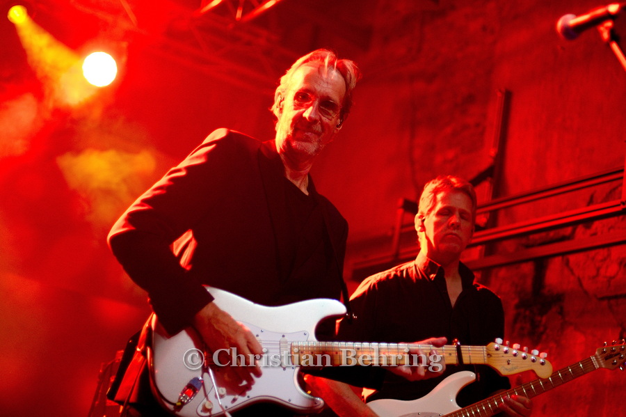 "MIKE AND THE MECHANICS", Mike Rutherford (Gitarre/Bass), Luke Juby (Keyboards), Gary Wallis (Schlagzeug), Anthony Drennan (Gitarre), Andrew Roachford (Gesang), Tim Howar (Gesang). Konzert im SchwuZ, live fuer ARTE TV, Berlin, 02.10.2017