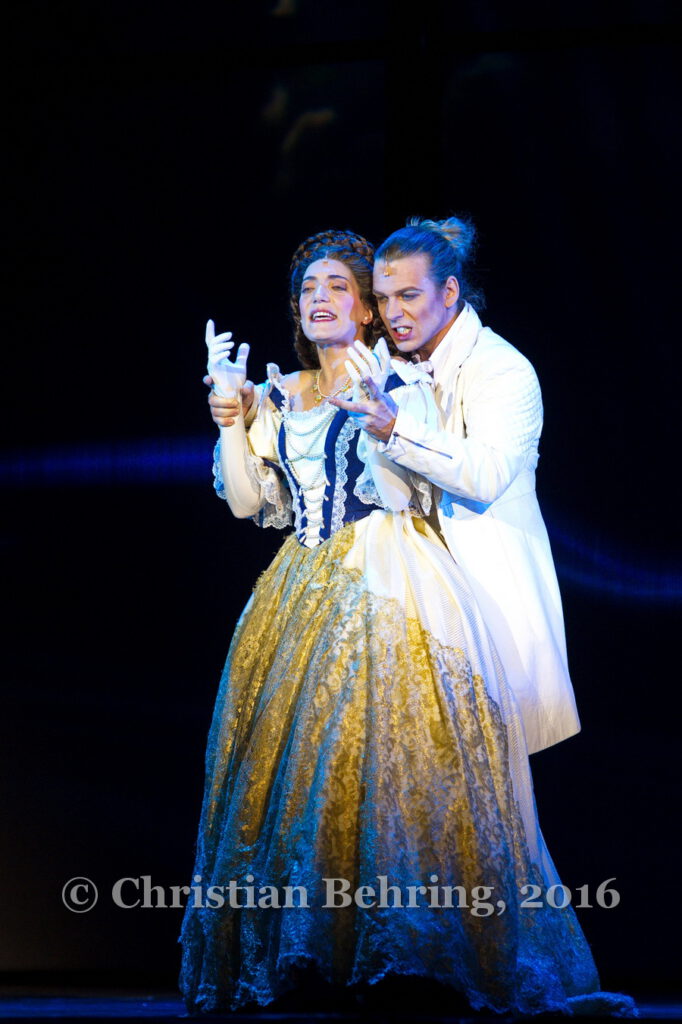 Roberta Valentini (Elisabeth), Mate Kamaras (Der Tod), "ELISABETH - Die wahre Geschichte der Sissi", (07.01.-14.02.16 Admiralspalast Berlin / 18.02.-27.03.16 Mehr Theater Hamburg), Fotoprobe im Admiralspalast, am 08.01.2016 in Berlin