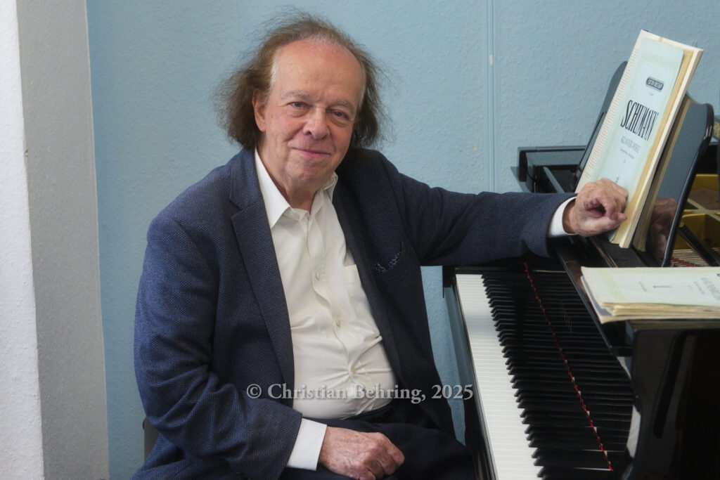 Cyprien Katsaris (Klavier), "SineQuaNon Berlin & Cyprien Katsaris", Photo Call zum Konzert am 30.05.2025 im Konzerthaus Am Gendarmenmarkt, Berlin, 29.05.2025