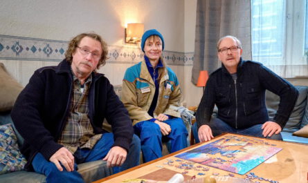 NORDDEUTSCHER RUNDFUNK Drehstart für NDR Komödie „Prange“ mit Bjarne Mädel, Katharina Marie Schubert und Olli Dittrich Drehstart für NDR Komödie „Prange“ mit Bjarne Mädel, Katharina Marie Schubert und Olli Dittrich (v.l.) © NDR/Thomas Leidig, honorarfrei - Verwendung gemäß der AGB im Rahmen einer engen, unternehmensbezogenen Berichterstattung im NDR-Zusammenhang bei Nennung "Bild: NDR/Thomas Leidig" (S2), NDR Presse und Information/Fotoredaktion,