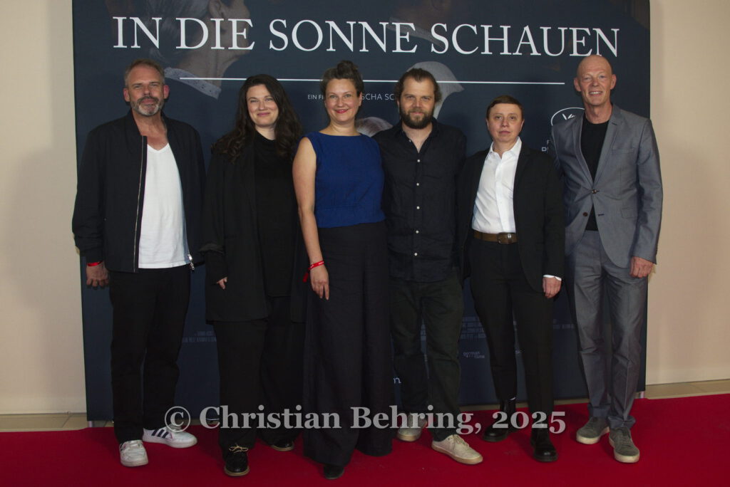 Billie Mind (Sounddesign), Regisseurin Mascha Schilinski, Louise Peter (Drehbuch), Fabian Gamper (Kamera), Evelyn Rack (Schnitt) und Lucas Schmidt (Produktion), "IN DIE SONNE SCHAuEN", Berlin-Premiere im Delphi Filmpalast, Berlin, 27.08.2025