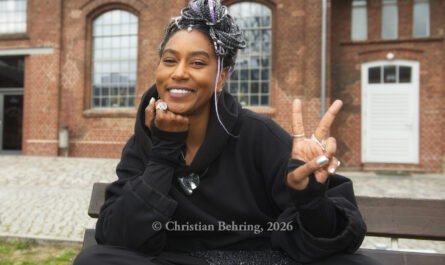 "Dominique Fils-Aime", Photocall, "Siebenklang-Festival im Ofenhaus Am Gaswerk, Bernau bei Berlin, 27.03.2026