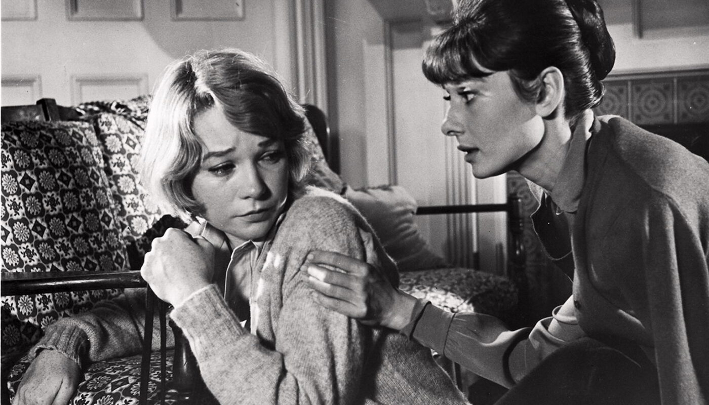 shirley mac laine und audrey hepburn, schwarzweiss, szenenfoto