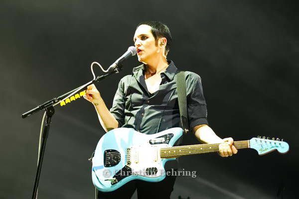 "PLACEBO", Brian Molko (Gesang, Gitarre), "20 Jahre - Jubilaeums-Tour", Konzert in der Mercedes-Benz-Arena, Berlin, 07.11.2016