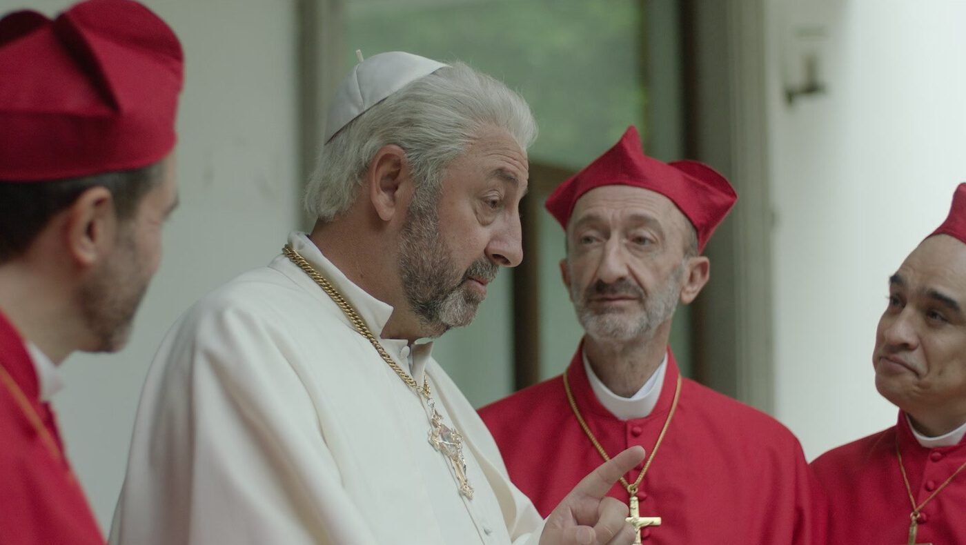 szenenbild, kad merad als papst in papamobil