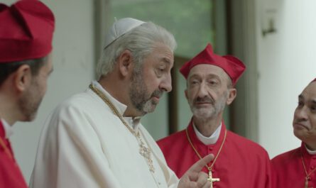 szenenbild, kad merad als papst in papamobil