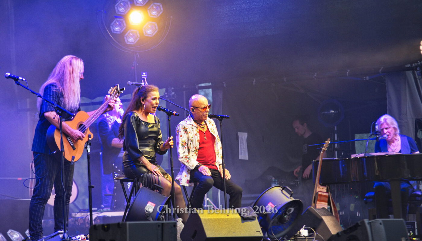 Uwe Hassbecker, Julia Neigel, Toni Krahl, Ritchie Barton, "SILLY mit Julia Neigel und Very Special Guest Toni Krahl", Konzert im Rahmen der "elektroAkustik – Open Air Tour" im Waschhaus - Open Air in Potsdam am 17.07.2026