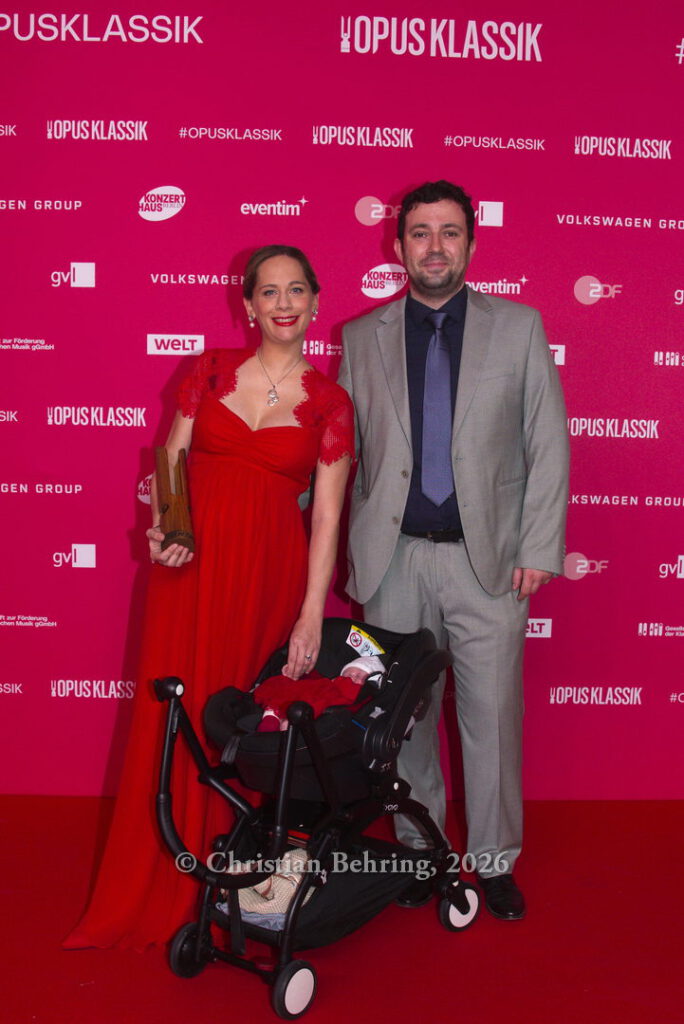 Anna Lucia Richter mit EhemannMateo und 14-tägigem Töchterchen, "OPUS KLASSIK - GALA", Photocall mit den Preisträgern auf der Gala im Konzerthaus Am Gendarmenmarkt, Berlin, 11.10.2026